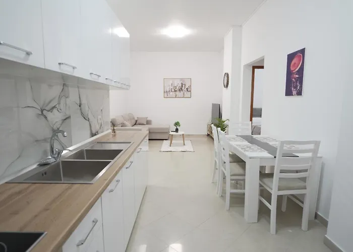 Nori's * Tirana